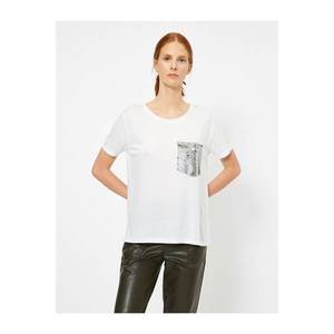 Koton Women's White Sequin Pocket Detailed Crew Neck T-Shirt vyobraziť