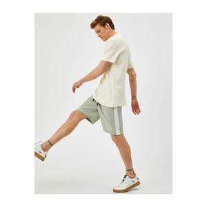 Koton Men's Green Striped Shorts vyobraziť