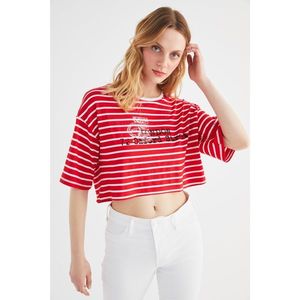 Trendyol Red Printed and Striped Loose Crop Knitted T-Shirt vyobraziť