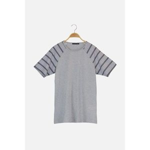 Trendyol Gray Men's Slim Fit T-Shirt vyobraziť