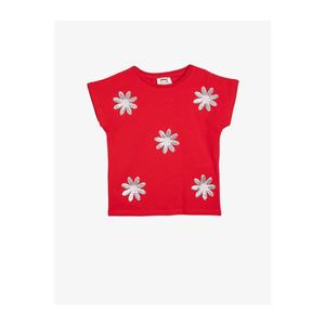 Koton Girl's Red Floral Embroidery Detailed T-Shirt vyobraziť