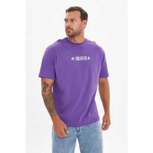 Trendyol Men's Purple Wide Cut Crew Neck Short Sleeve Printed T-Shirt vyobraziť