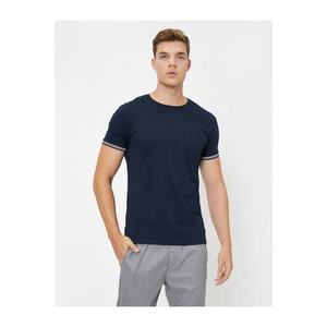 Koton Men's Navy Blue Crew Neck Sleeve Stripe Detailed Slim Fit T-shirt vyobraziť