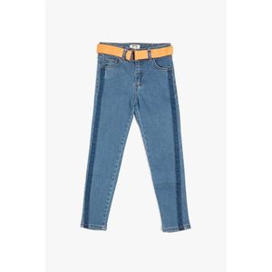 Trendyol Koton Girls Pocket Detail Belted Jeans vyobraziť