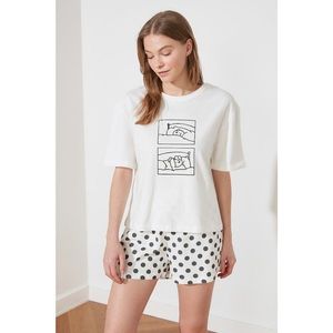 Trendyol Black and White Polka-Ed Knitted Pyjama Set vyobraziť