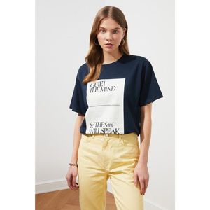 Trendyol Navy Blue Printed Boyfriend Knitted T-Shirt vyobraziť