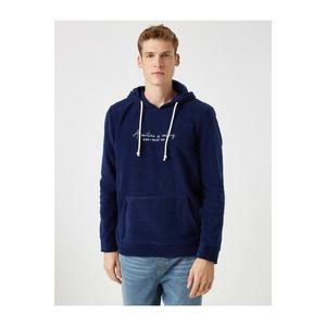 Koton Men's Navy Blue Kangaroo Pocket Printed Hooded Sweatshirt vyobraziť