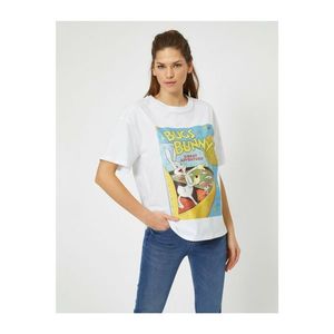 Koton Women's Ecru Bugs Bunny Detailed T-Shirt vyobraziť