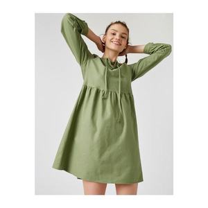 Koton Women's Short Dress with Green Cotton Long Sleeves Detailing vyobraziť