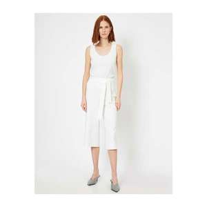 Koton Women's White Short Leg Cast Pants vyobraziť
