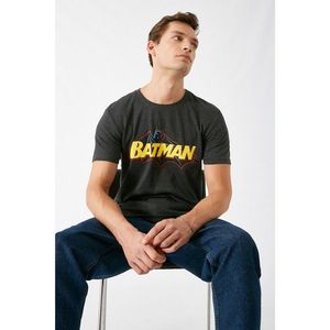 Koton Men's Gray Batman Licensed Crew Neck Short Sleeved T-shirt vyobraziť