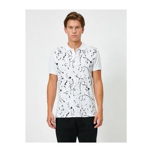 Koton Men's White Feature Printed Polo Neck T-shirt vyobraziť