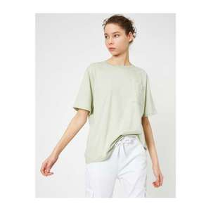Koton Women's Green Pocket Detail T-shirt vyobraziť