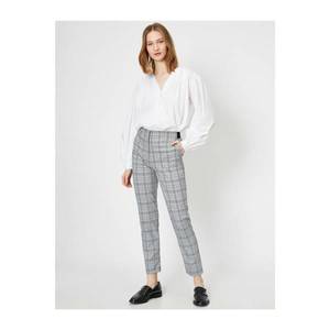 Koton Women's Grey Checkered Pants vyobraziť