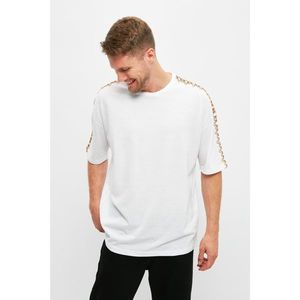 Trendyol White Men's Oversize Crew Neck Short Sleeve Embroidered T-Shirt vyobraziť
