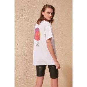 Trendyol White Front and Back Printed Boyfriend Knitted T-Shirt vyobraziť