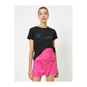 Koton Women's Black Crew Neck Short Sleeve Sequins Embroidered T-shirt vyobraziť