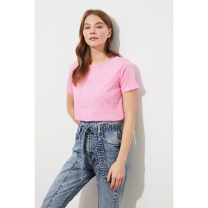 Trendyol Dried Rose Embroidered Basic Knitted T-Shirt vyobraziť