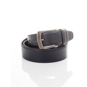 Men´s black leather belt with a metal buckle vyobraziť