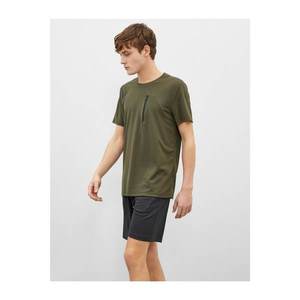 Koton Men's Green Short Sleeve Zipper Detailed Crew Neck T-Shirt vyobraziť
