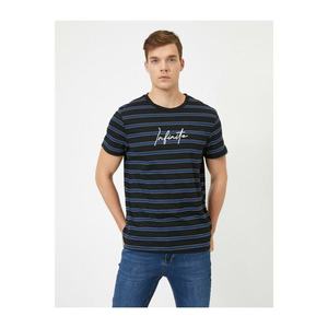Koton Men's Blue Crew Neck Striped Short Sleeve Printed Printed T-shirt vyobraziť