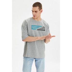 Trendyol Gray Men's Oversize Crew Neck Short Sleeve Printed T-Shirt vyobraziť