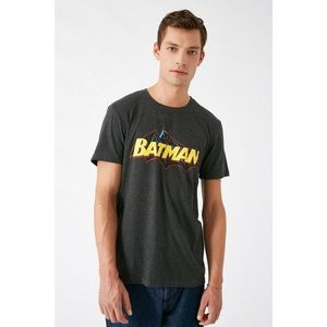 Koton Men's Gray Batman Licensed Crew Neck Short Sleeved T-shirt vyobraziť