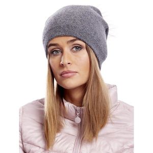 Gray women´s hat with fur pompom vyobraziť