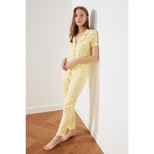 Trendyol Yellow Patterned Knitted Pyjama Set vyobraziť