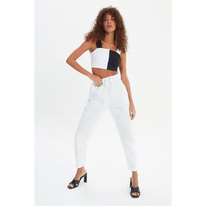 Trendyol White Waist Belted Detailed Mom Jeans vyobraziť