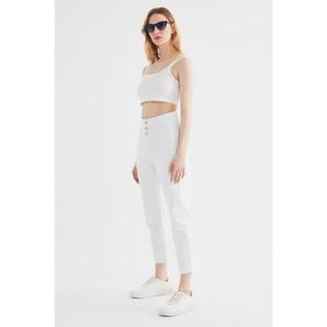 Trendyol White Front Button Detailed High Waist Mom Jeans vyobraziť