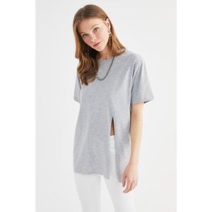 Trendyol Gray Boyfriend Slit Detailed Knitted T-Shirt vyobraziť