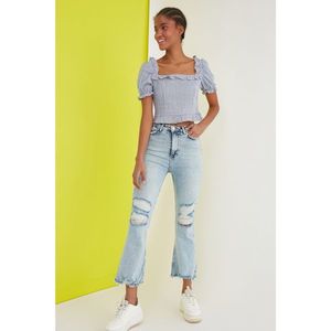 Trendyol High Waist Crop Flare Jeans WITH Blue Ripped DetailING vyobraziť