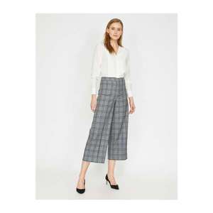 Koton Women Gray Checkered Trousers vyobraziť