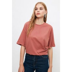 Trendyol Rose Dried Back Printed Loose Knitted T-Shirt vyobraziť