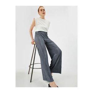 Koton Women's Gray Pleated Trousers vyobraziť