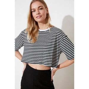 Trendyol Black Crop Striped Knitted T-Shirt vyobraziť