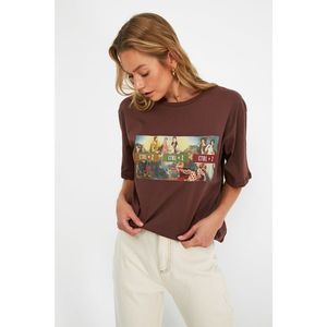 Trendyol Brown Printed Boyfriend Knitted T-Shirt vyobraziť