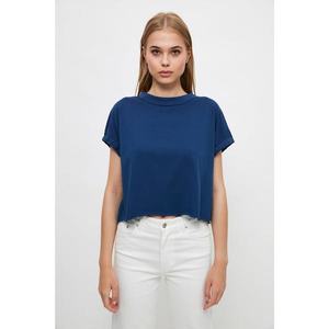 Trendyol Navy Blue Crop Knitted T-Shirt vyobraziť