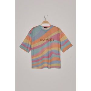 Trendyol Multi Color Printed Loose Knit T-Shirt vyobraziť