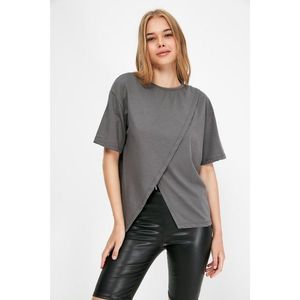 Trendyol Gray Knitted T-Shirt vyobraziť
