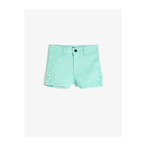 Koton Girl Green Lace Detailed Shorts vyobraziť