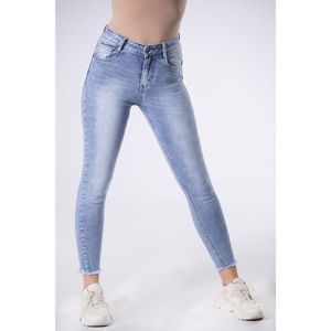 slim fit jeans with frayed legs vyobraziť