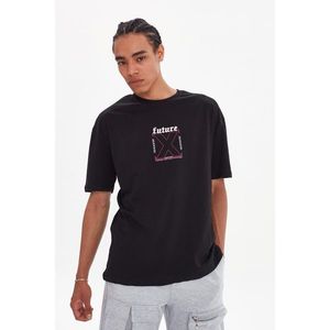 Trendyol Black Men's Wide Fit Short Sleeve Printed T-Shirt vyobraziť