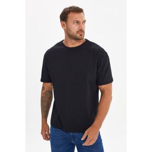 Trendyol Black Men's T-Shirt vyobraziť