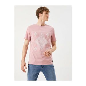Koton Men's Pink Printed Crew Neck Cotton T-Shirt vyobraziť
