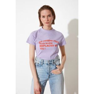 Trendyol Lilac Printed Standing Collar Basic Knitted T-Shirt vyobraziť