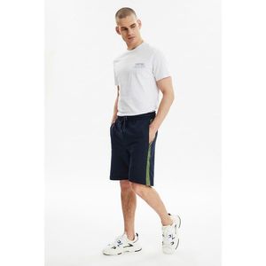 Trendyol Navy Blue Men Regular Fit Shorts & Bermuda vyobraziť