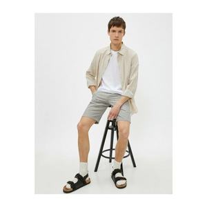 Koton Men's Gray Chino Cotton Striped Shorts vyobraziť