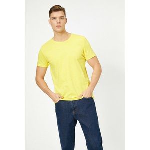 Koton Men's Yellow Crew Neck T-Shirt vyobraziť